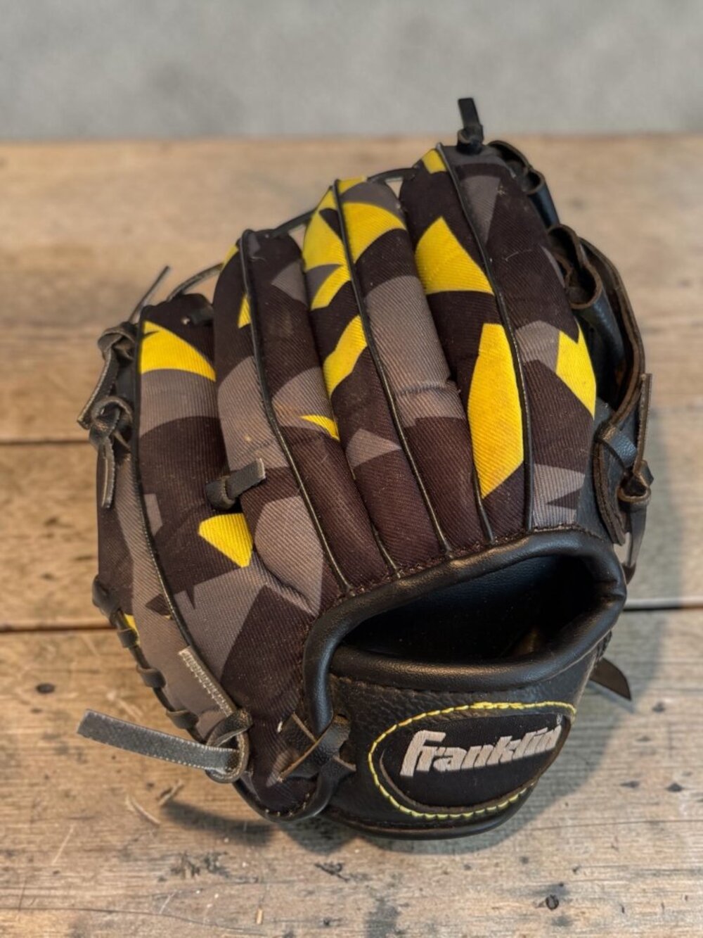 Franklin Sports Digitek Youth Baseball Glove Black/Yellow Camo 8" Dura-Bond Laci